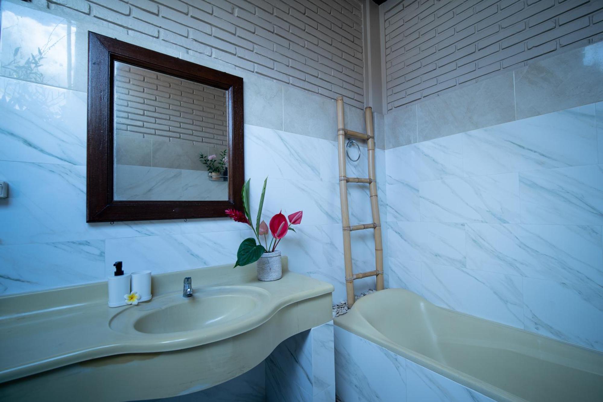 Puri Bayu Hotel Ubud Buitenkant foto